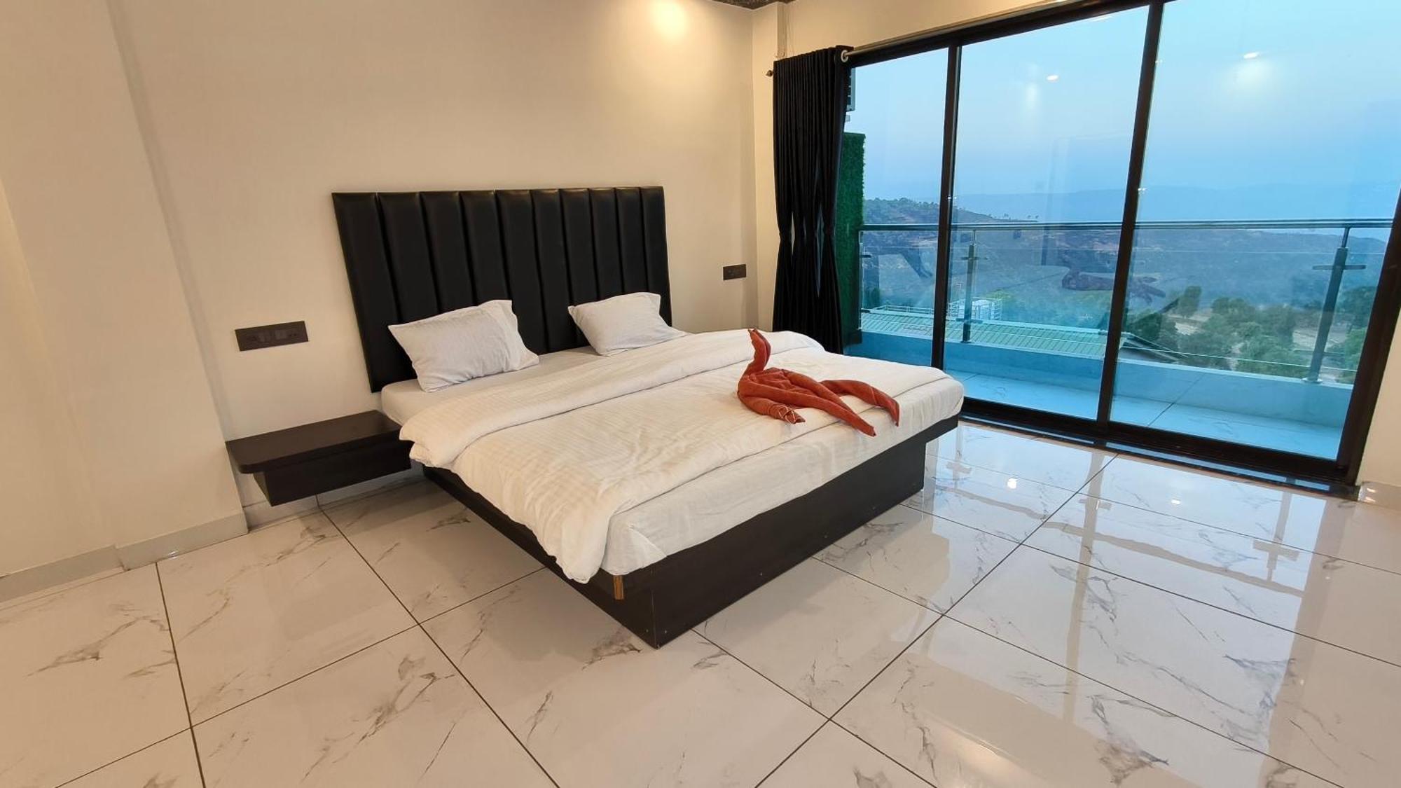 The Grange Lake View Panchgani Room photo